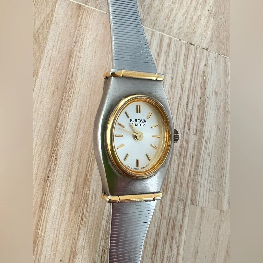 Vintage Bulova ladies silver tone classic watch NEW BATTERY